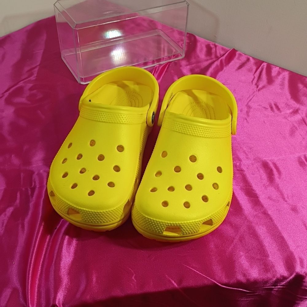 Crocs Classic 10001-7C1 Unisex Adults Yellow Slip On Casual Clog SZ M6 W8 Lemon.